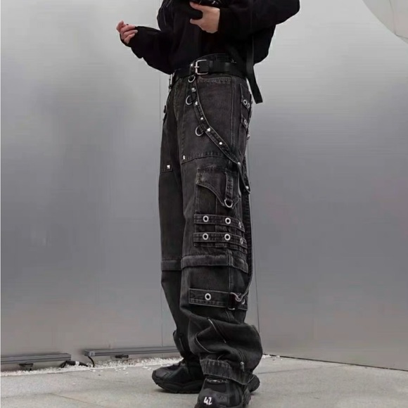 BALENCIAGA Convertible Strap Detail Raver Baggy Jeans In Nero Unisex